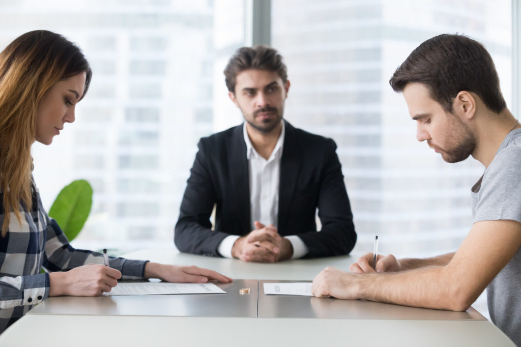 How to Choose the Right Divorce Attorney